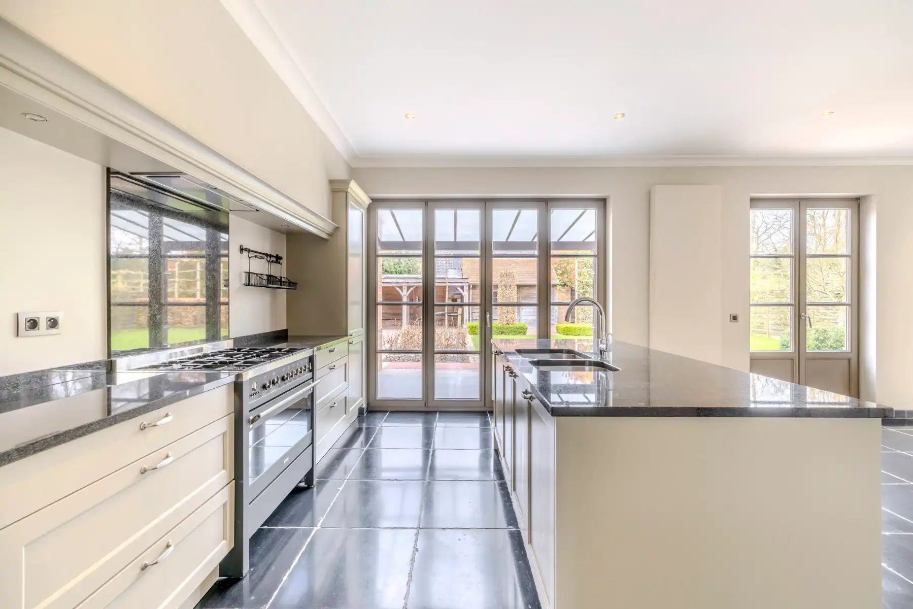 Manoir villa met 4slk en 2bdk op 571m²  foto 4