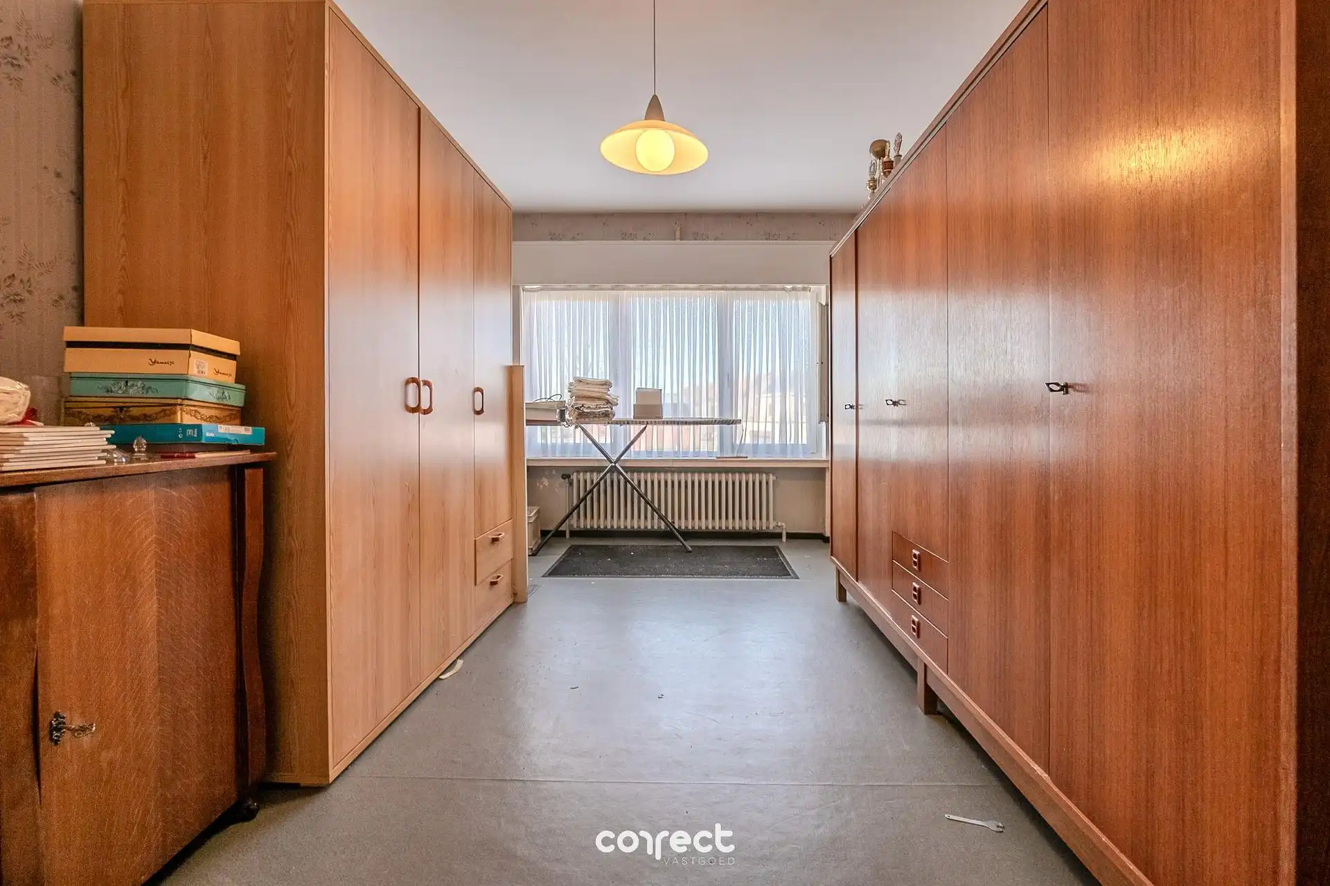 Halfopen bebouwing met 4 slaapkamers, zongerichte tuin, oprit en garage. foto 7