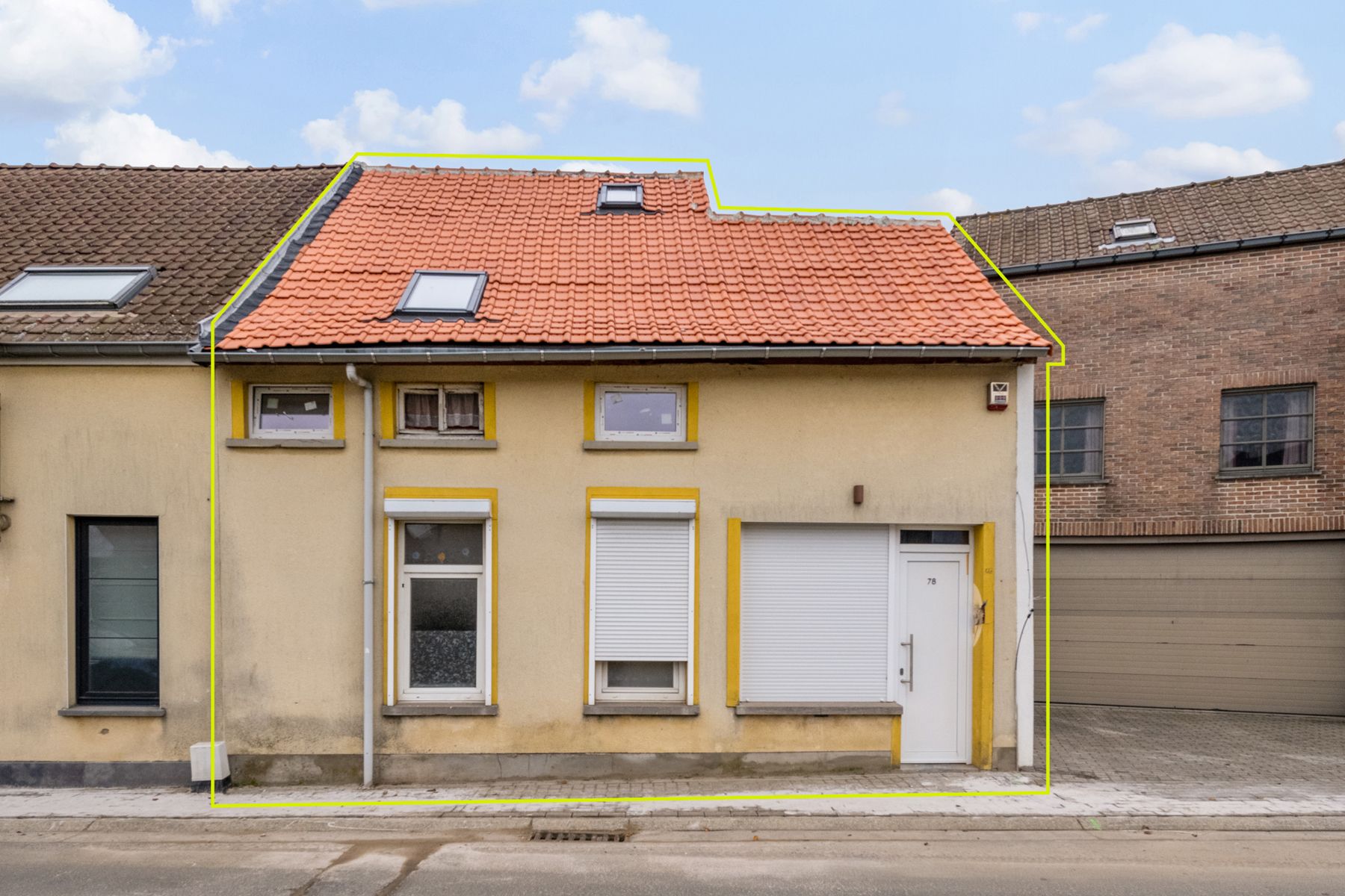 Af te werken woning met drie slaapkamers en terras  foto 4