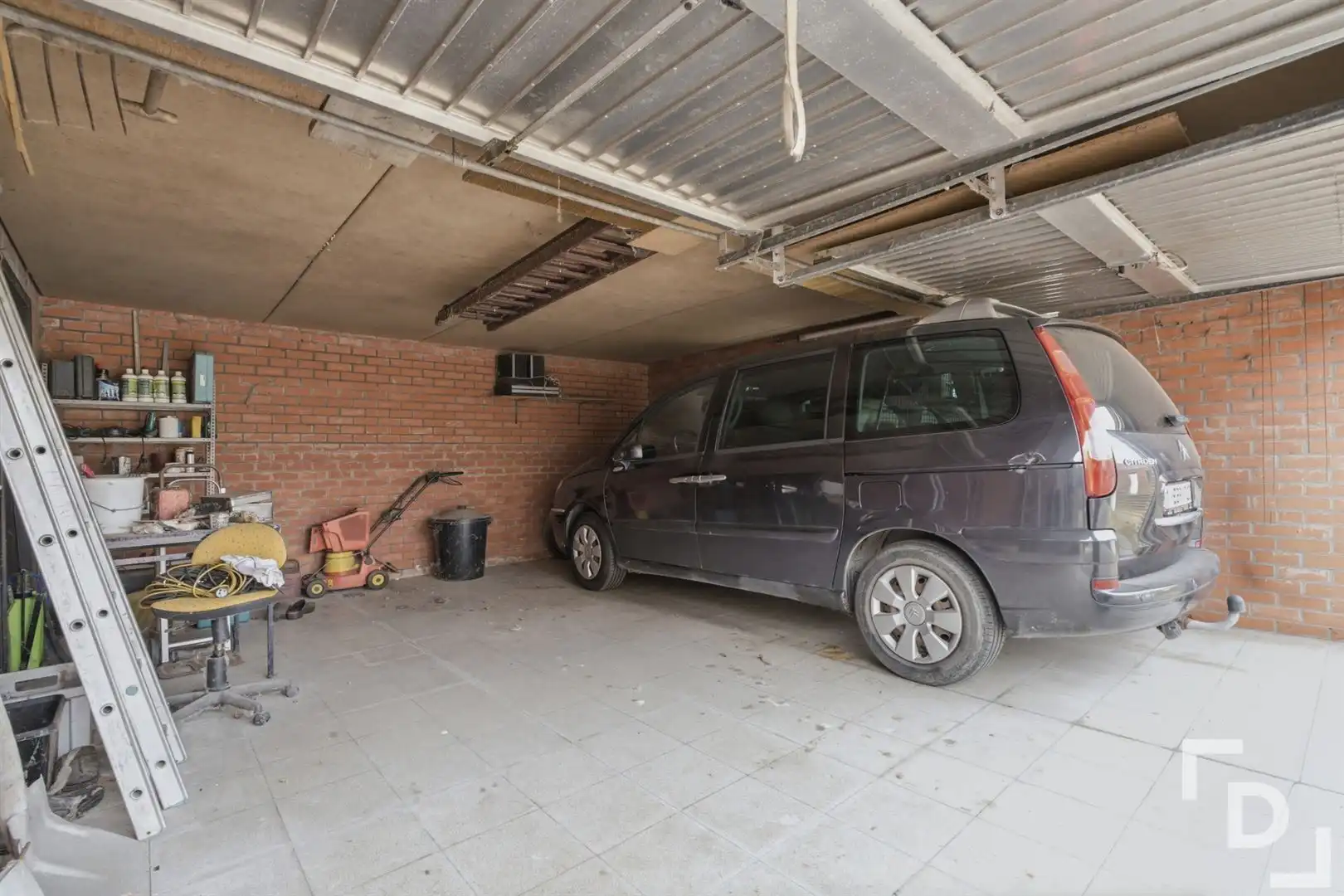 Ruim gebouw te koop met handelsruimte en appartement in Woumen. foto 40