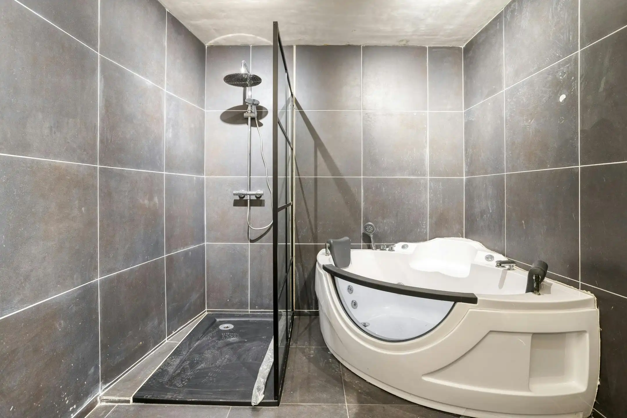 Handelspand met appartement en atelier te koop in Adegem foto 11