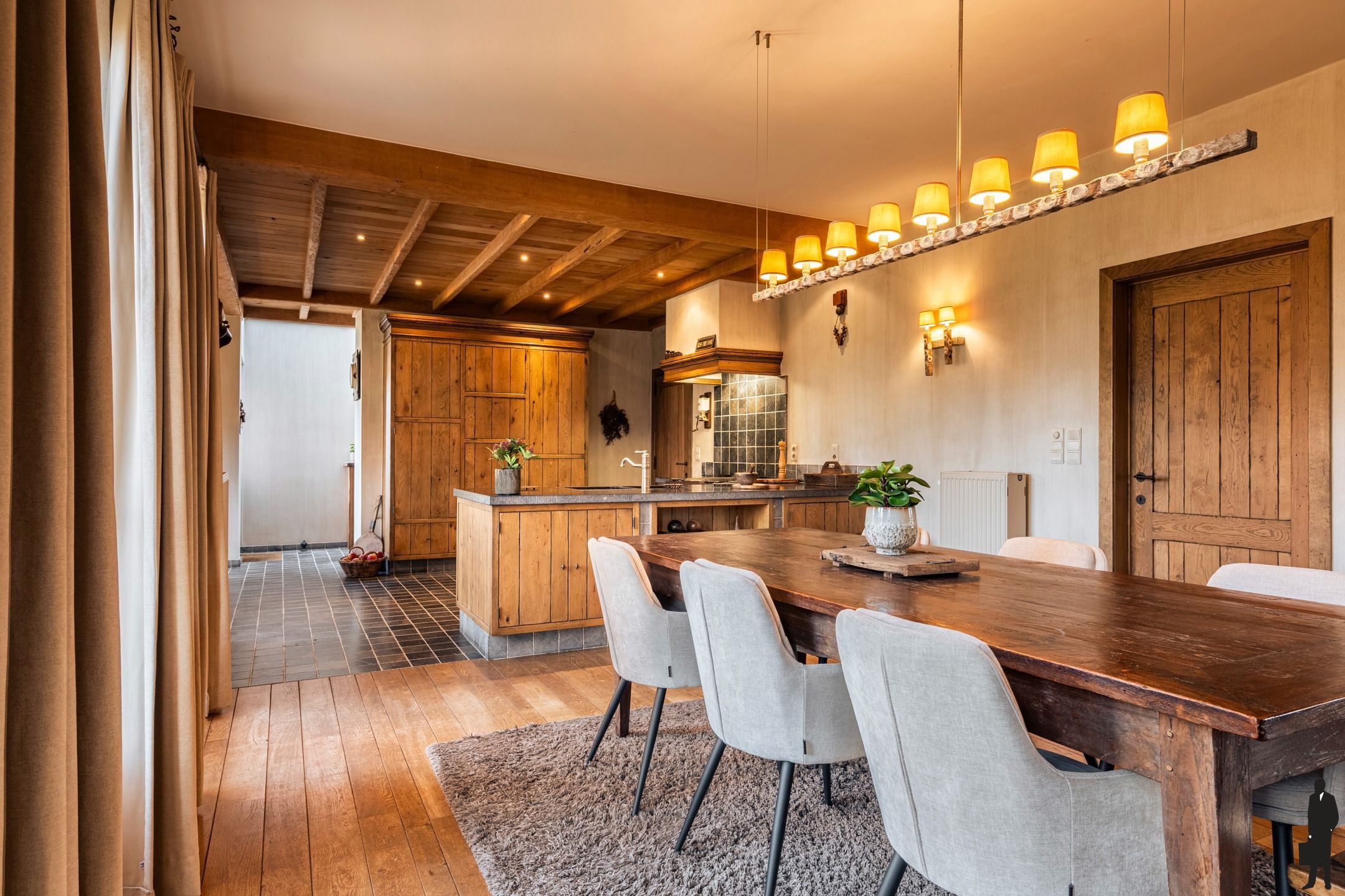 Villa met 4 tot 5 slaapkamers, weiland en paardenstallen (2) foto 10