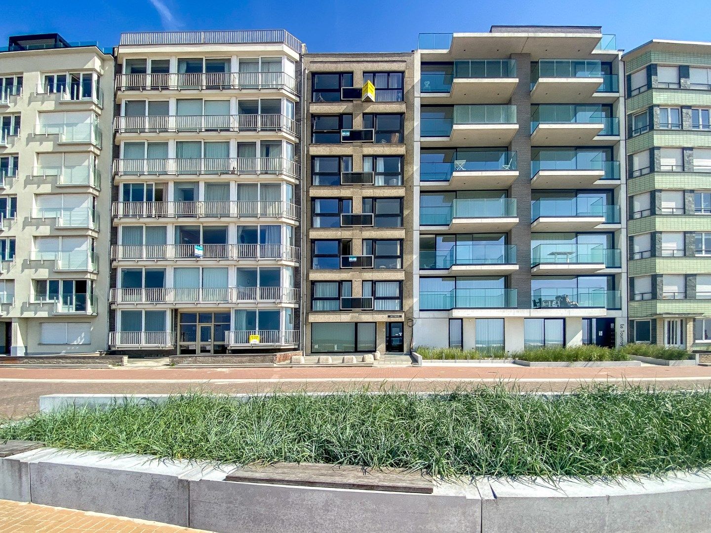 Totaal gerenoveerd appartement met FRONTAAL zeezicht te Koksijde -Bad.  foto 16