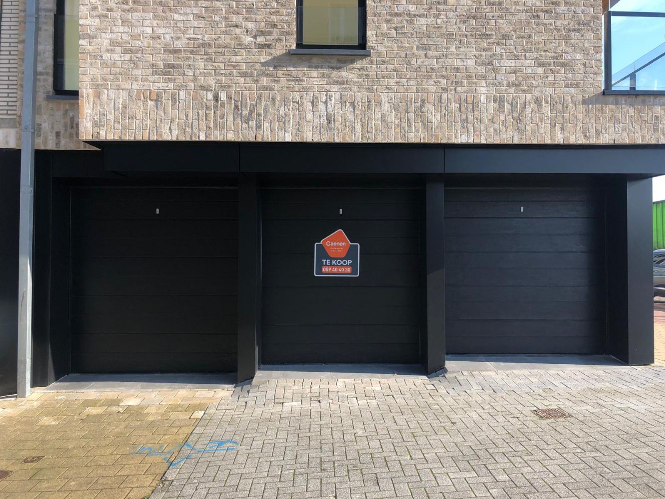 Nieuwbouw garage staanplaats te koop foto {{pictureIndex}}