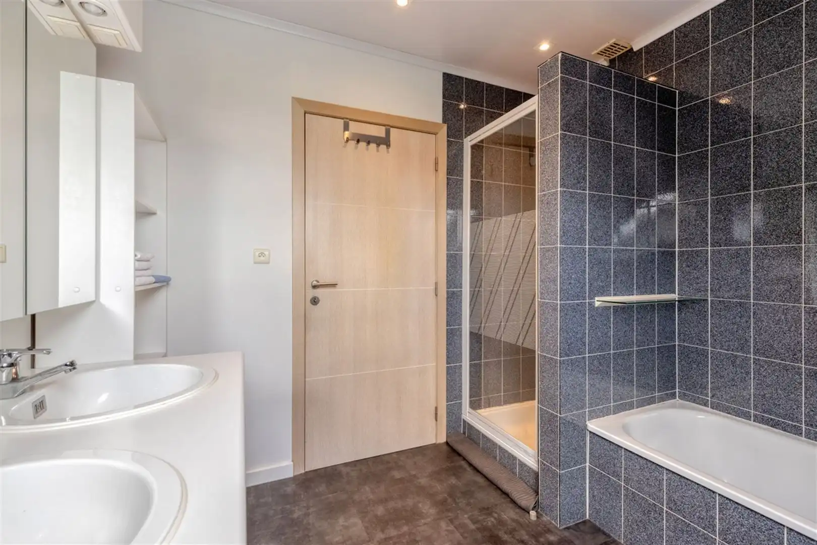 Verzorgde woning met 3 slpk en garage foto 24