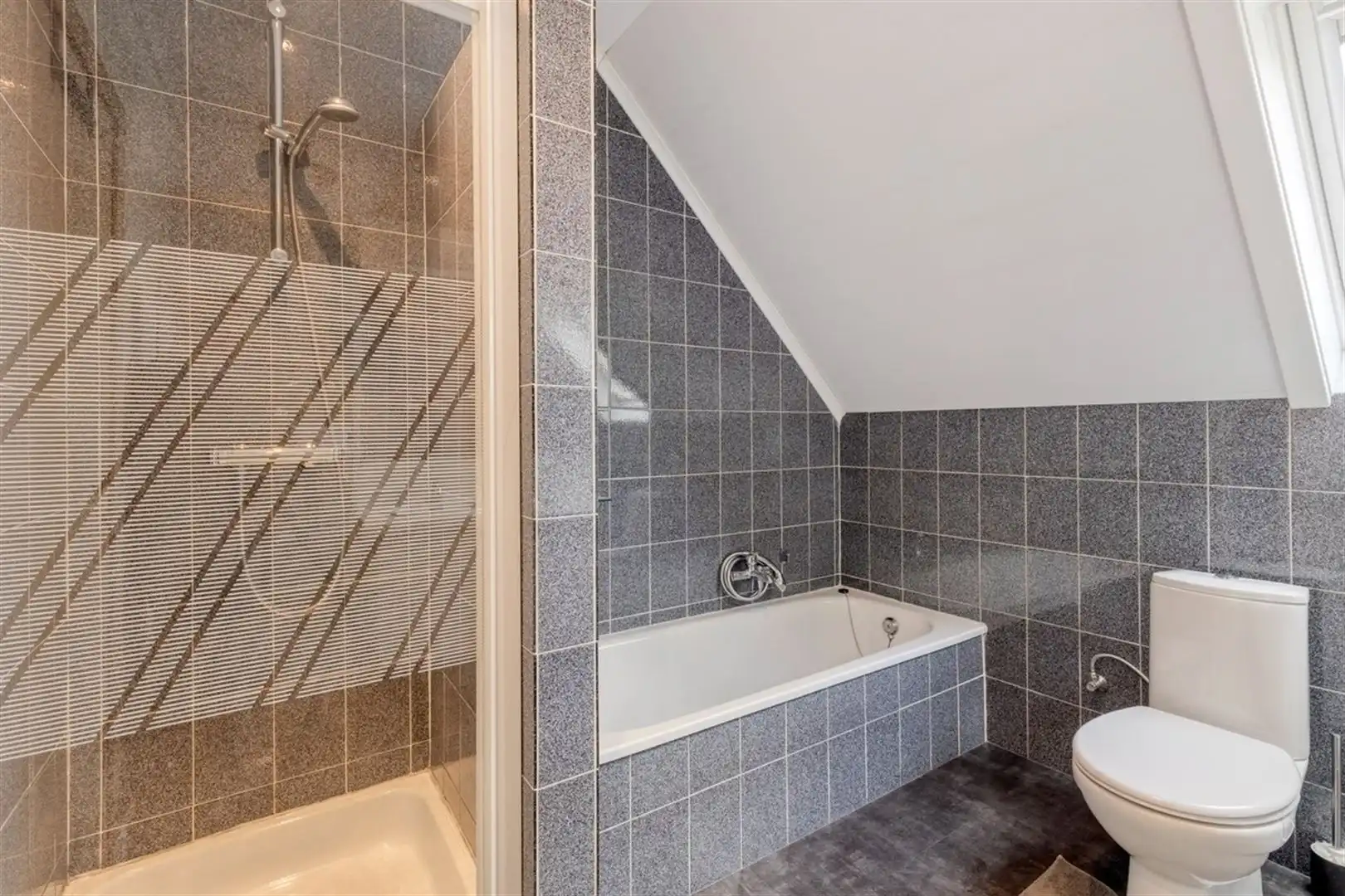 Verzorgde woning met 3 slpk en garage foto 24