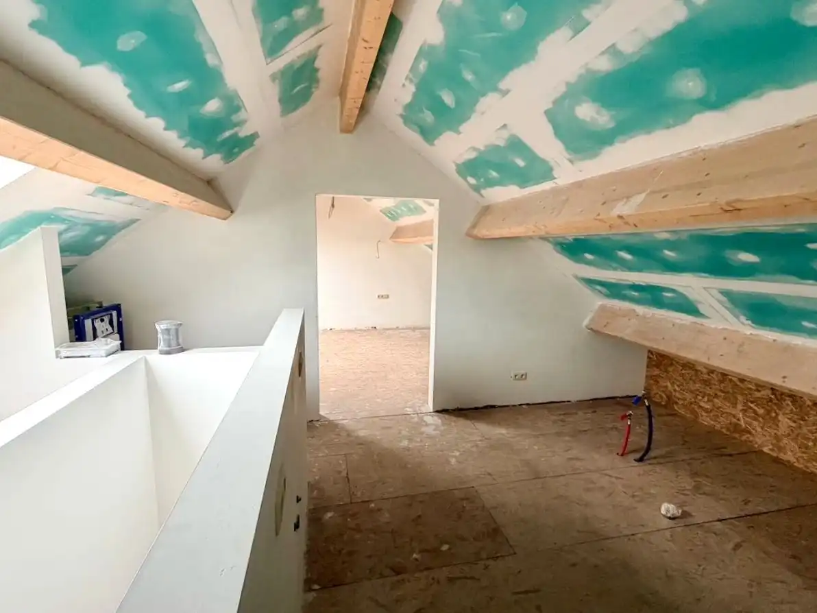 Ruime halfopen woning met sterke basis op perceel van 11a65ca foto 14