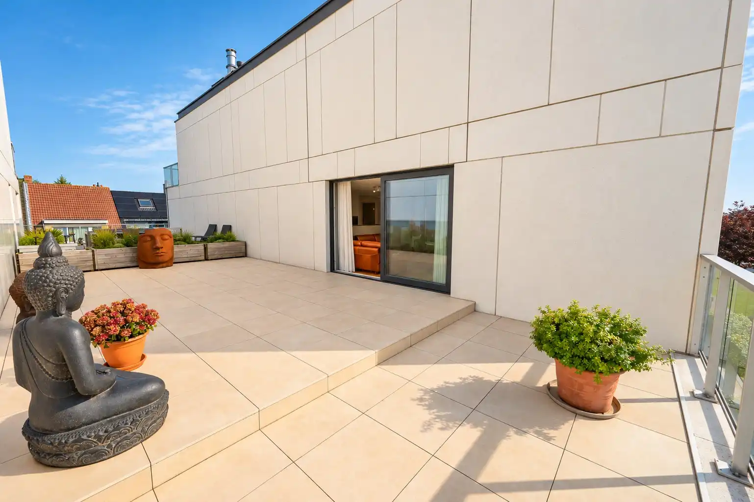 RUIM APPARTEMENT MET MAGNIFIEKE TERRASSEN NABIJ STRAND EN ZEE foto 2