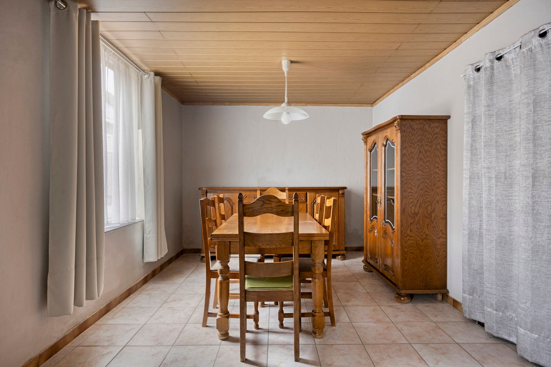 Charmante te renoveren woning met tuin foto 6