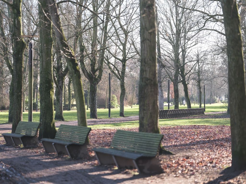 Instapklaar en ruim appartement met twee volwaardige slaapkamers en prachtig zicht op het Zuidpark. foto 22