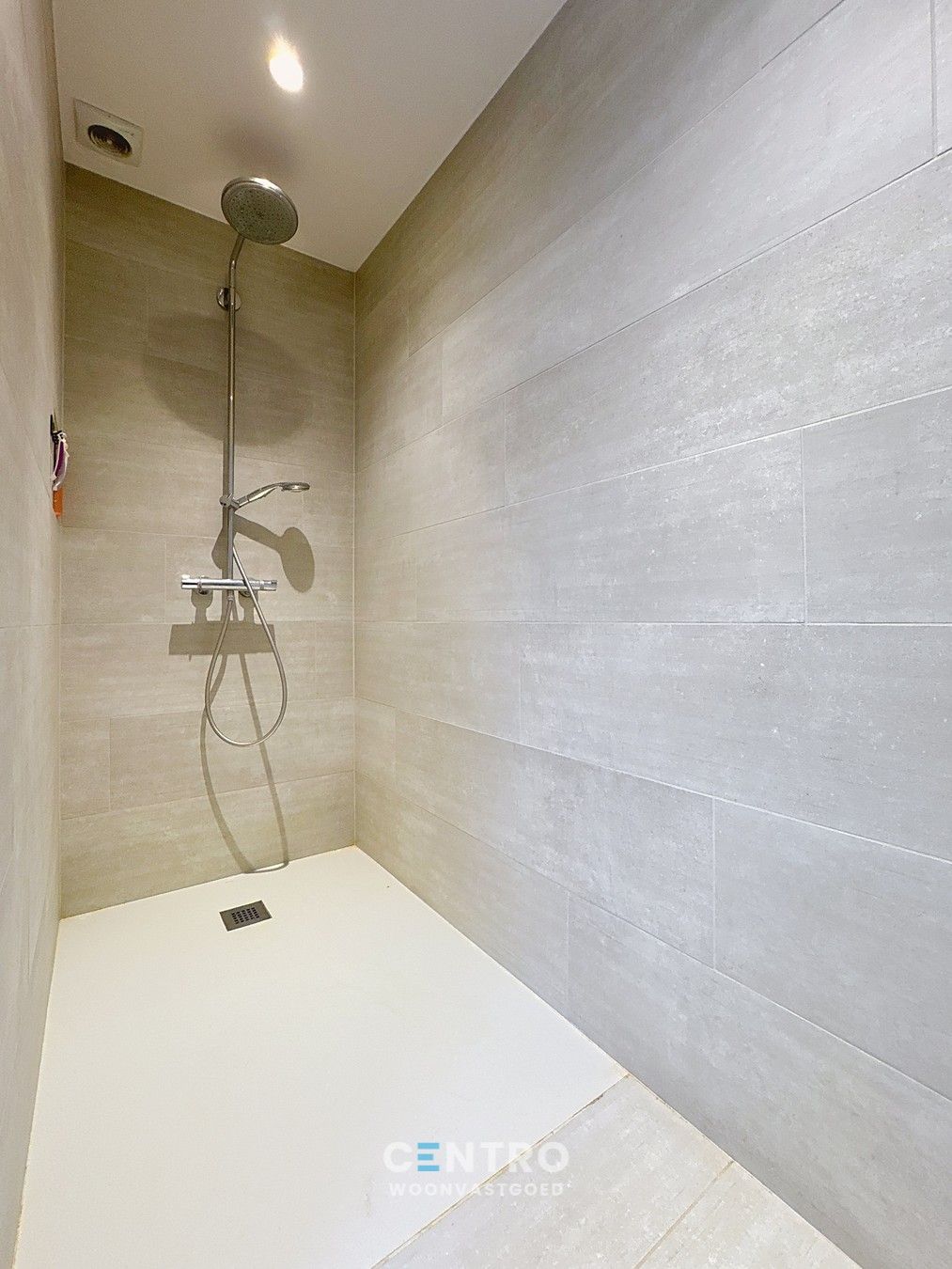 Instapklare, LANDELIJKE WONING met 4 ruime slpkms, 2 badkms, ruime garage, stalling (3 paarden) en gedraineerde buitenpiste te Hooglede (Gits). foto 13