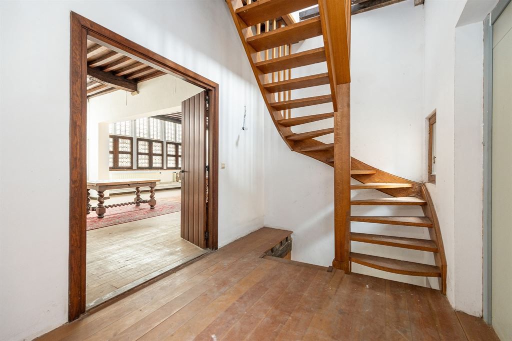  Uniek, karaktervol 14e eeuws gebouw in hartje centrum foto 20