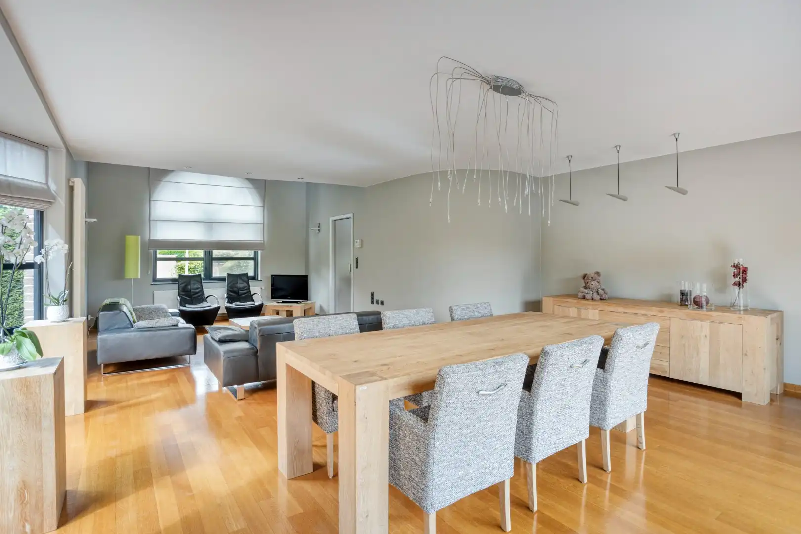 Landelijk en stijlvol wonen in alle rust – Ruime villa met fraai aangelegde tuin foto 8