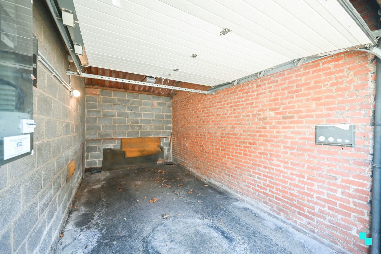 Garagebox (ca. 16m²) te centrum Izegem foto 2