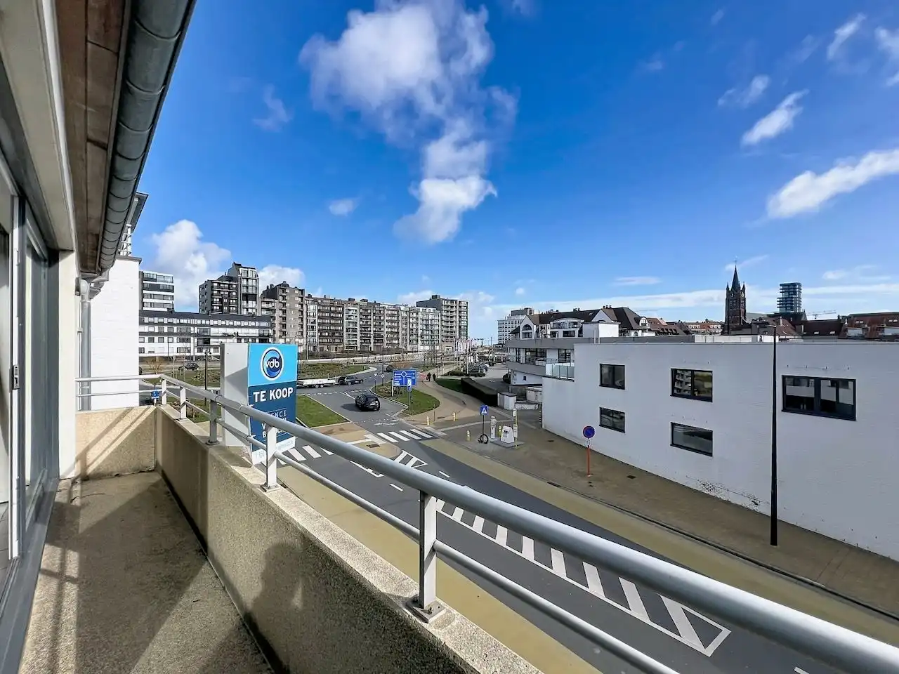 Ruim en functioneel appartement met drie slaapkamers vlakbij het Vissershuldeplein te Heist foto 3