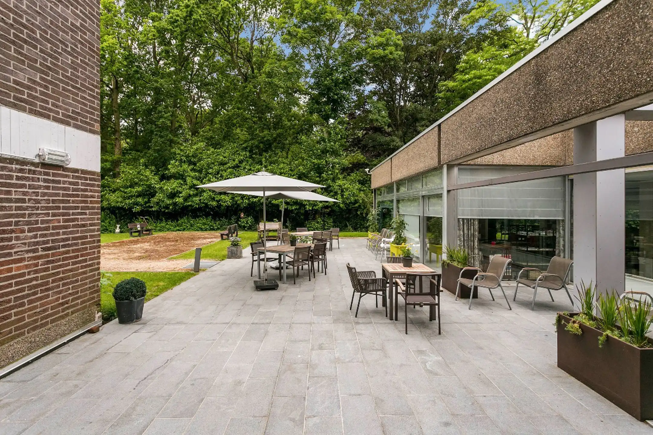 Gerenoveerde serviceflat op rustige locatie te Assebroek foto 10