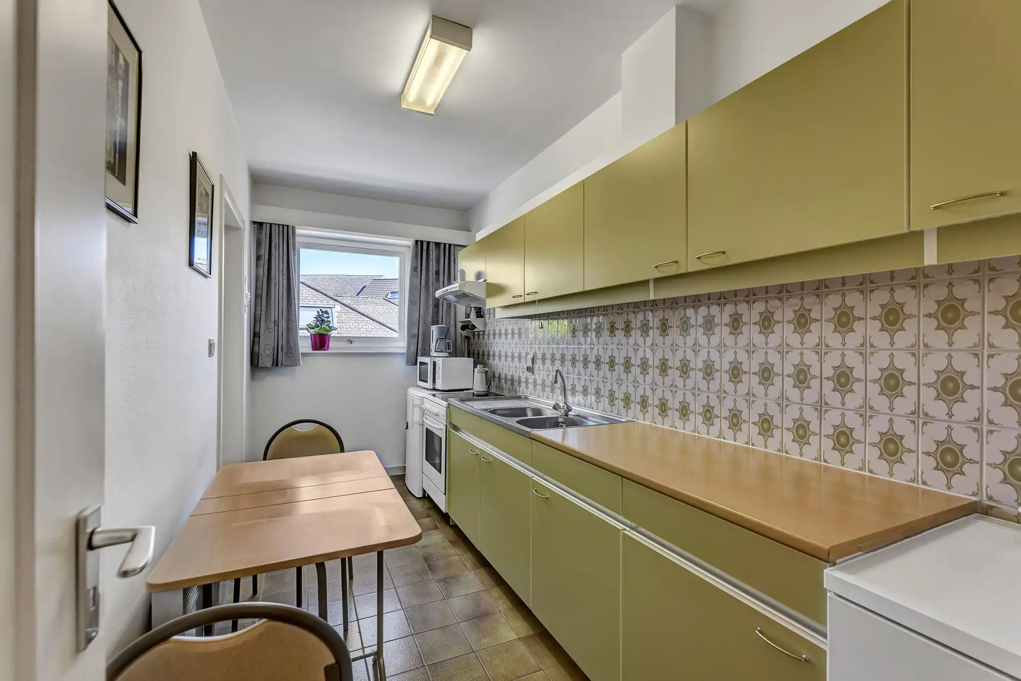 Instapklaar 2-slaapkamerappartement met terras en garage foto 8