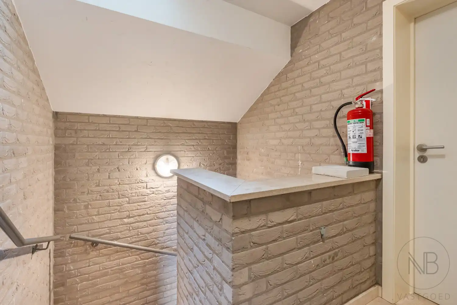 Ruim duplex appartement met 3 slaapkamers en groot terras in hartje Zutendaal foto 4