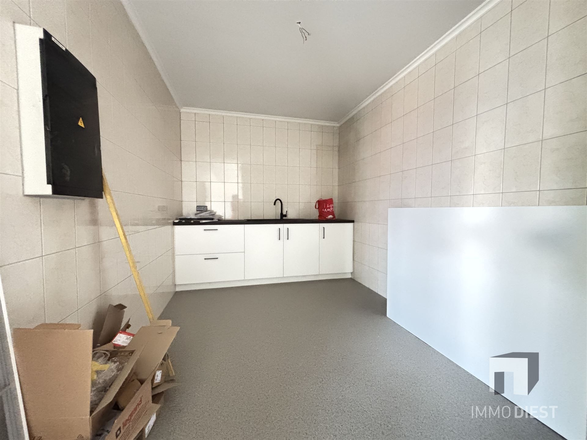 Gerenoveerd bedrijfsgebouw gelegen op het industrieterrein van Tessenderlo-Ham foto 9