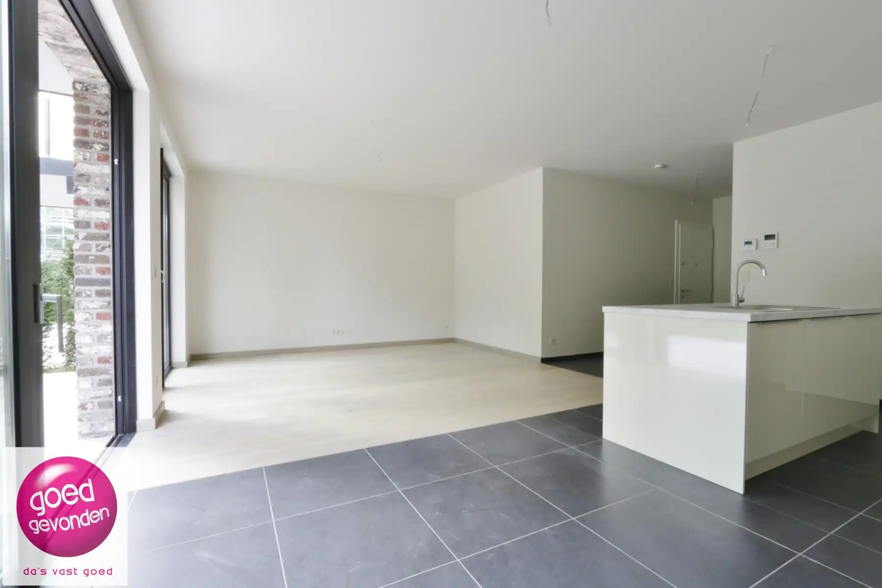 Gelijkvloers app - 1 SLK - Terras + tuin foto 6