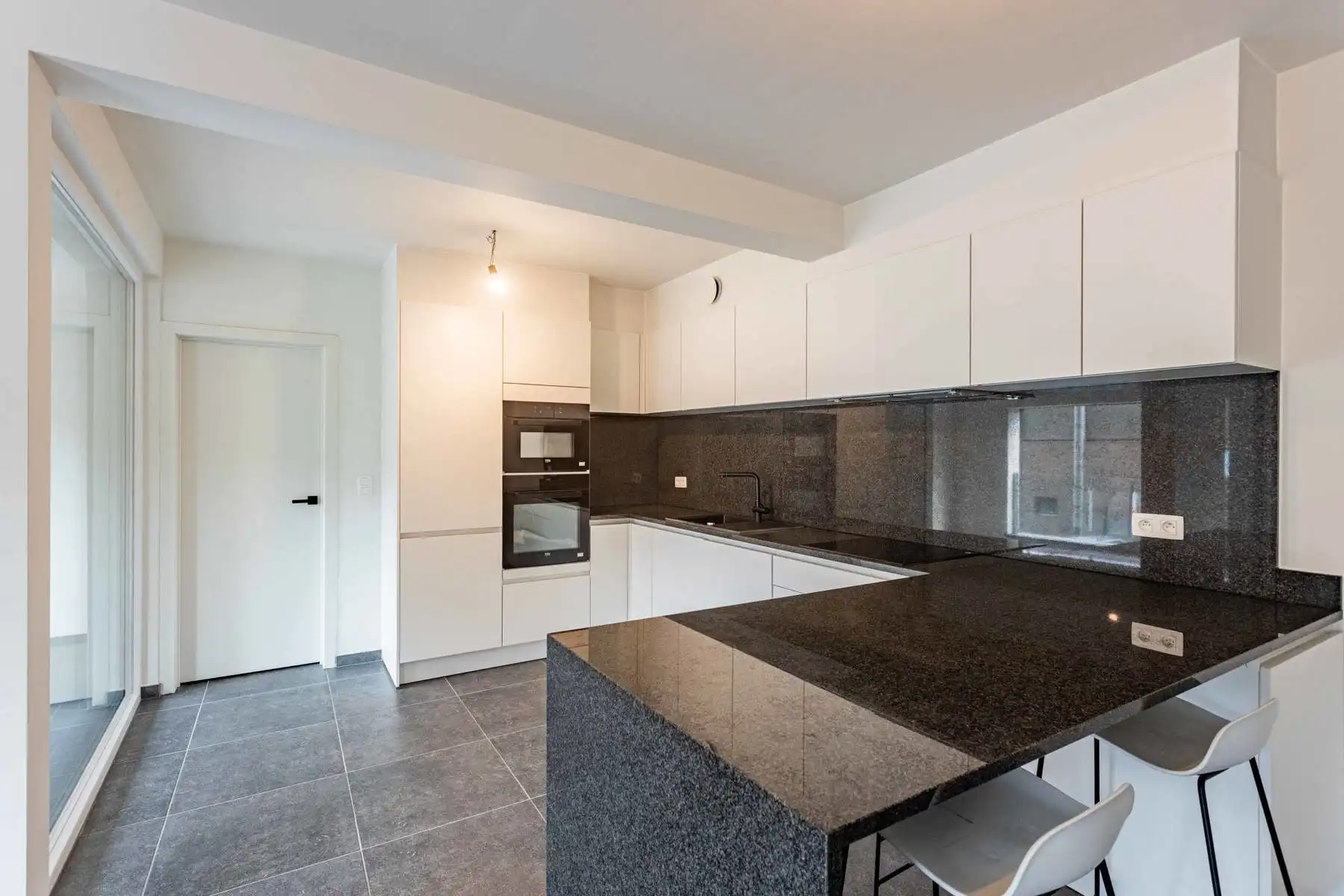 Erg ruim appartement met groot terras! foto 3