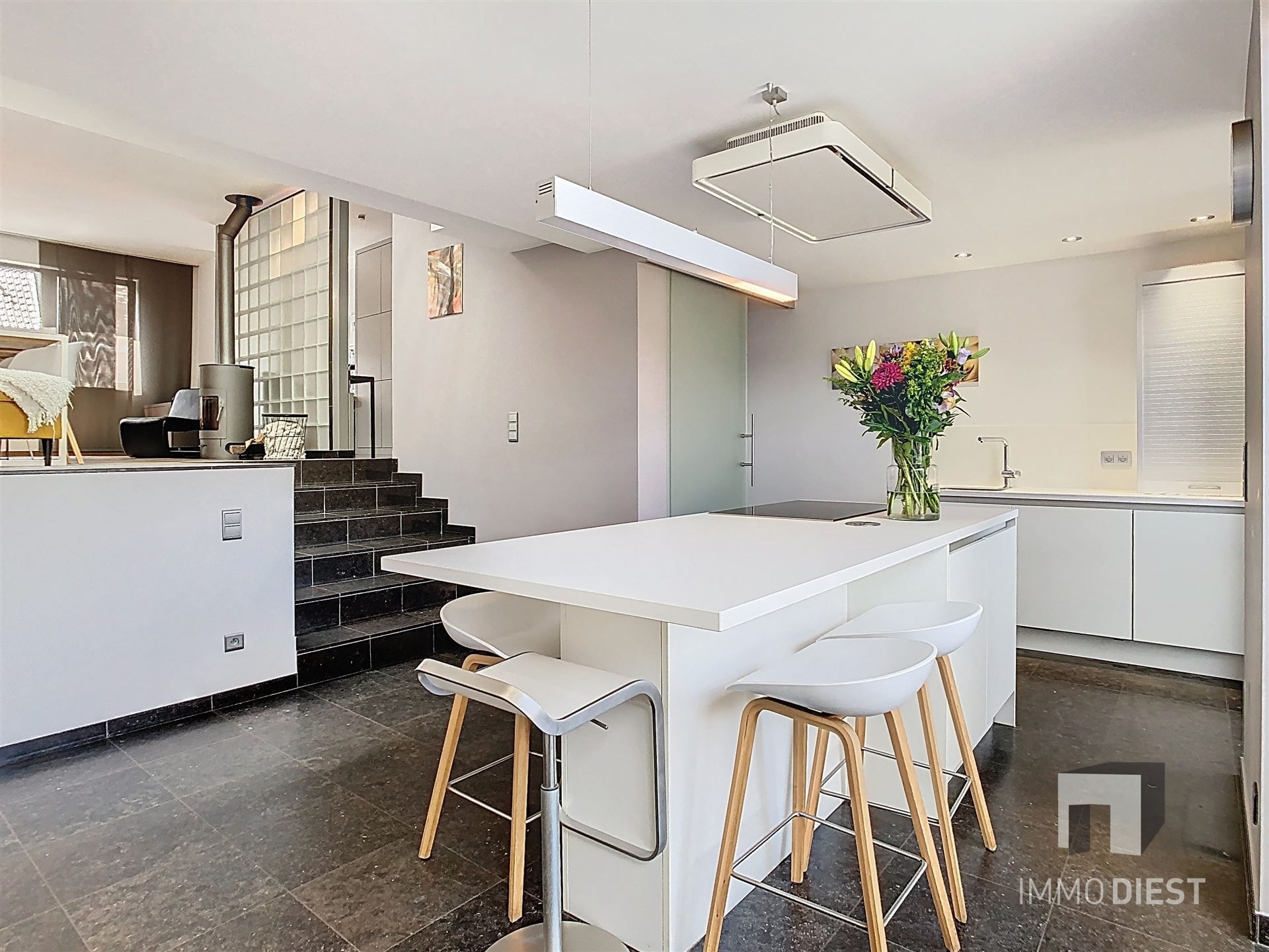 Hippe splitlevel met 3 slaapkamers in hartje Zichem. foto 5