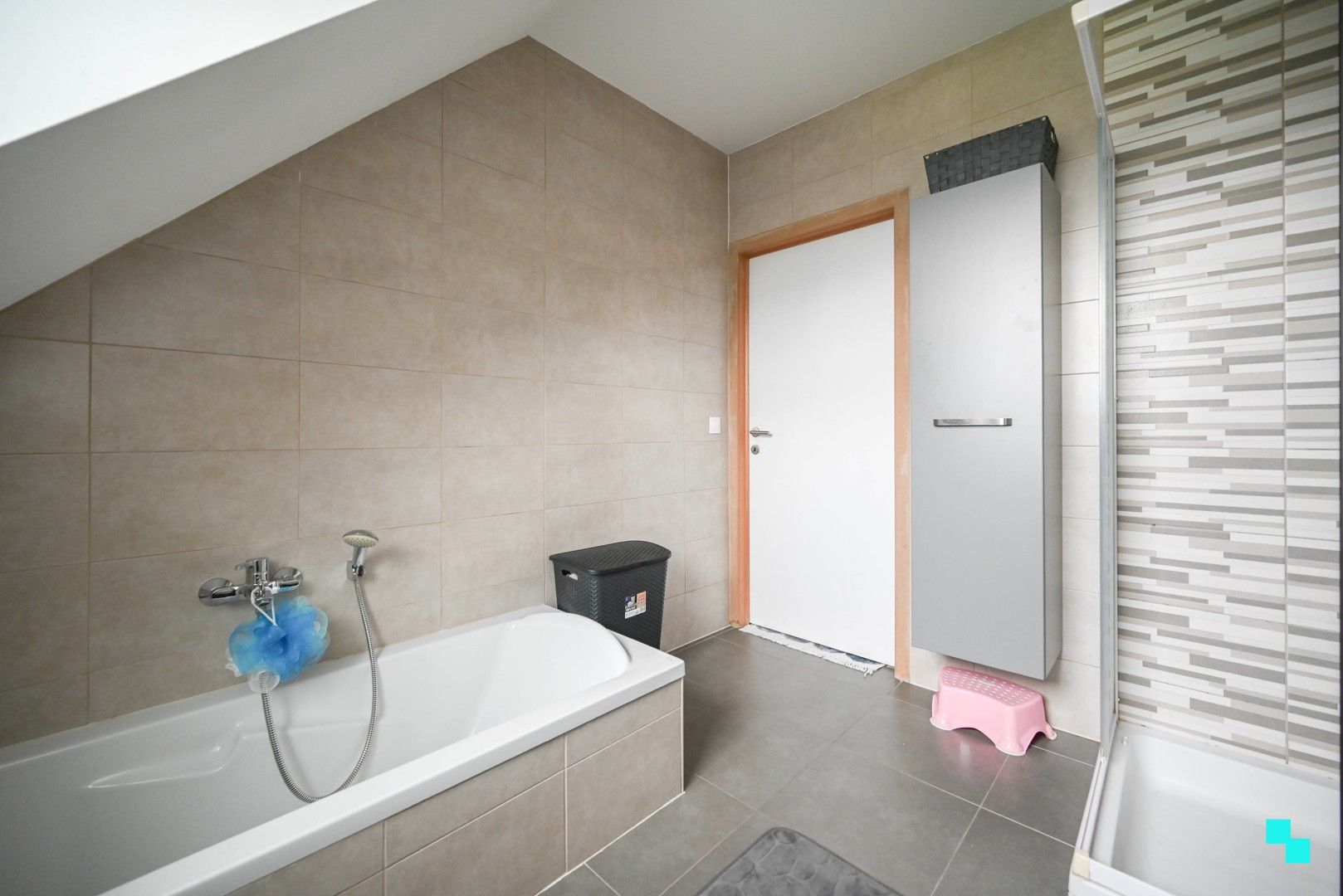 Duplexappartement nabij centrum Oostrozebeke foto 8