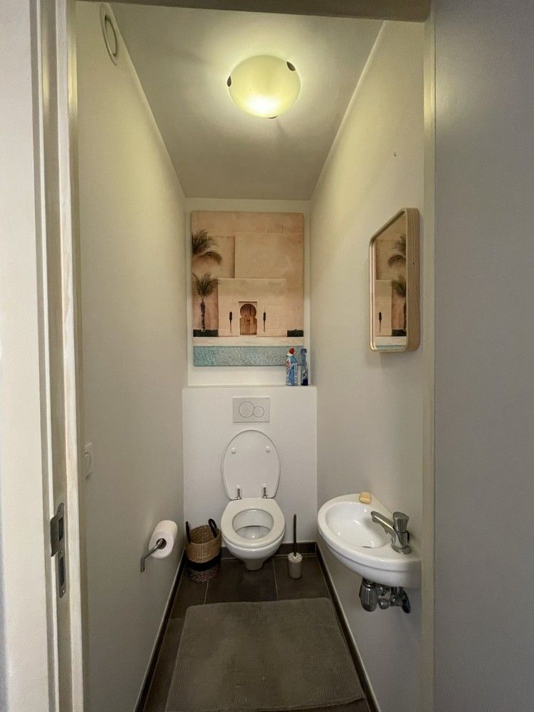 Instapklaar appartement met groot terras en inpandige parking foto 9