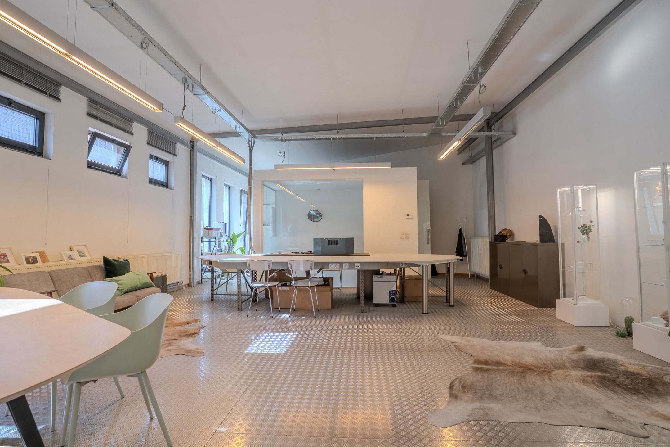 Instapklare kantoorruimte/showroom/atelier te huur foto 6