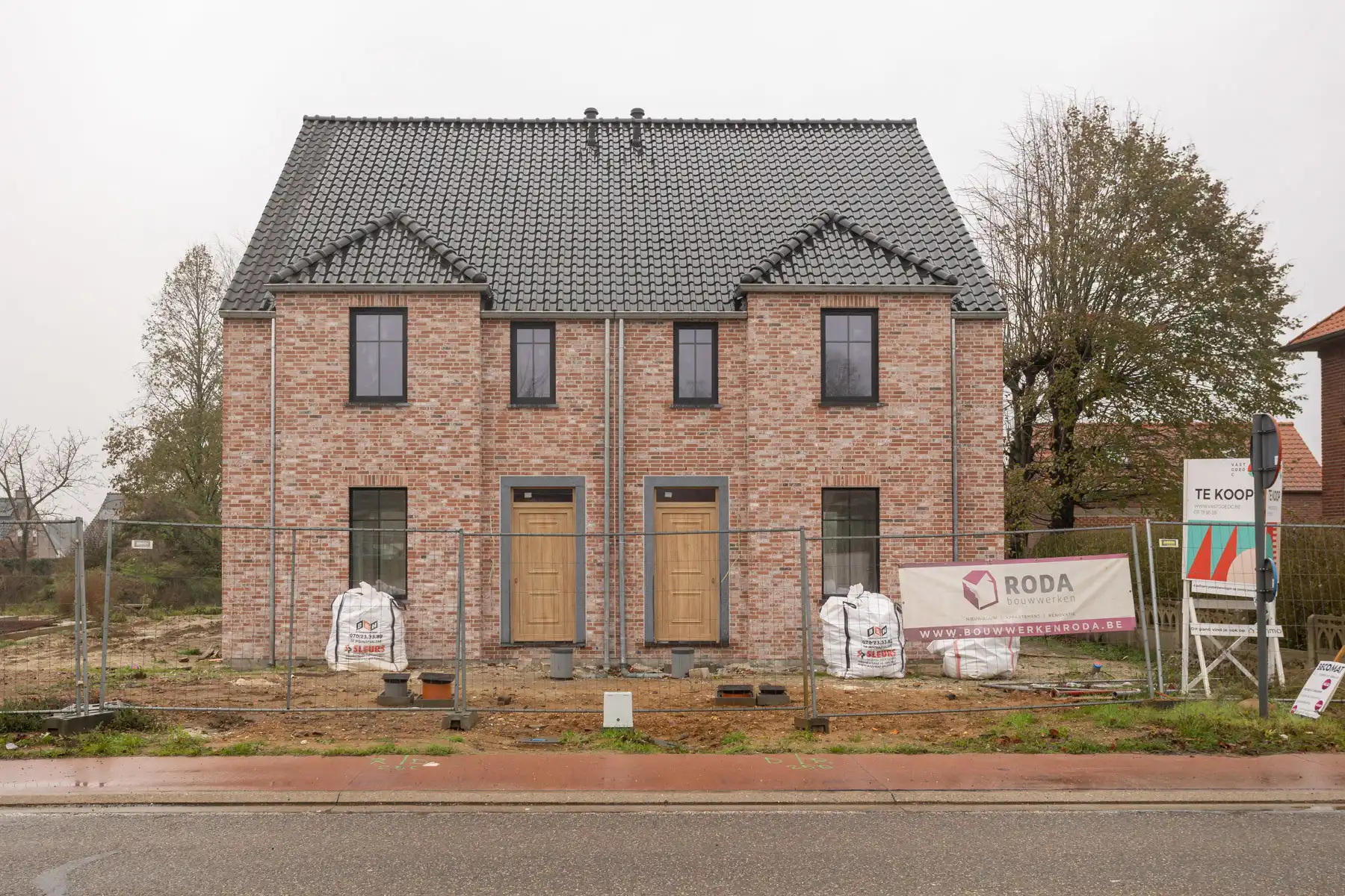 Huis te koop foto {{pictureIndex}}