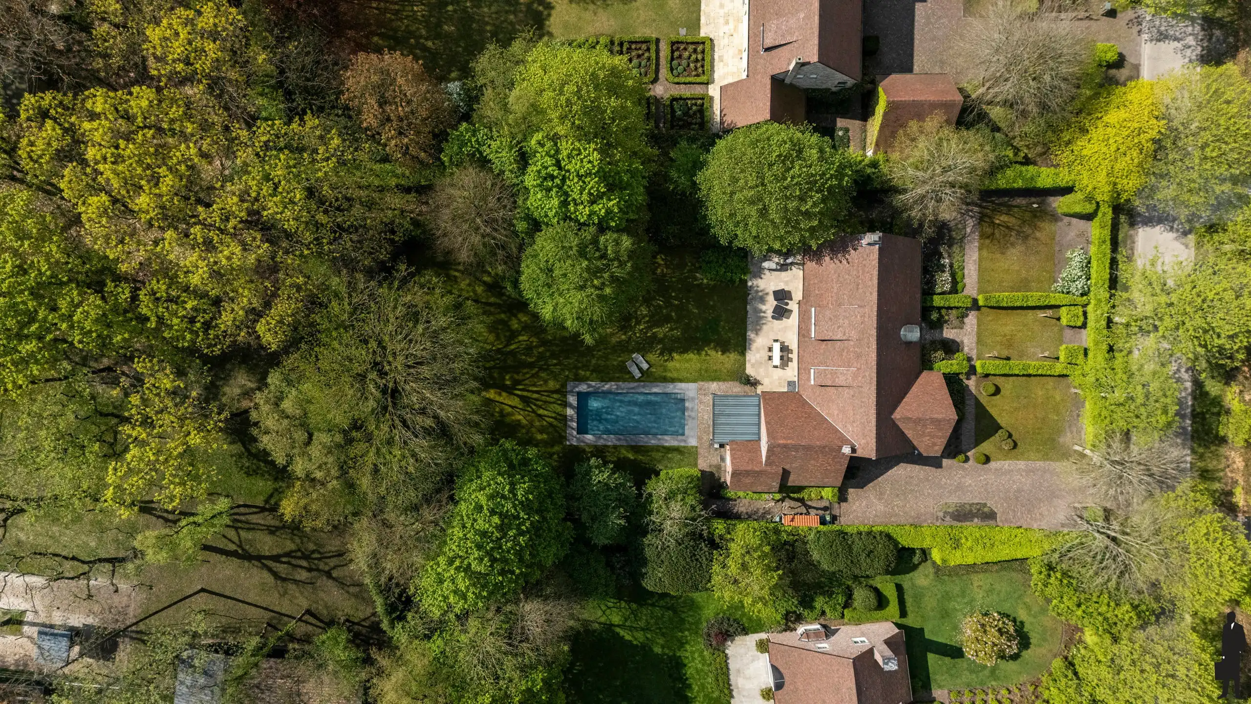 Exclusieve villa met zwembad in doodlopende straat foto 28