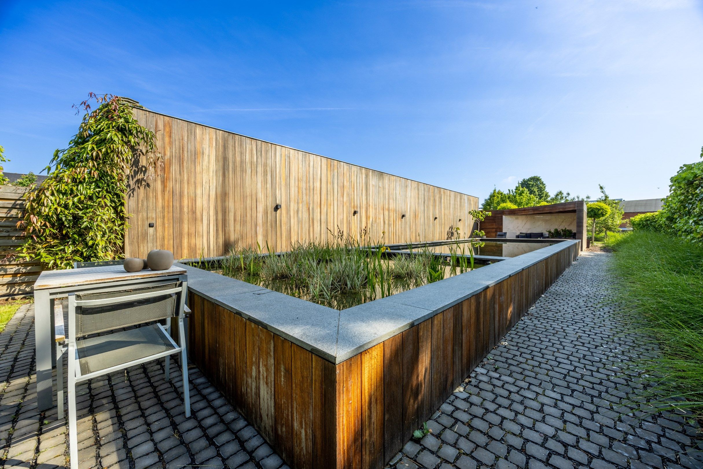 STATIGE VILLA MET MAGAZIJN foto 13