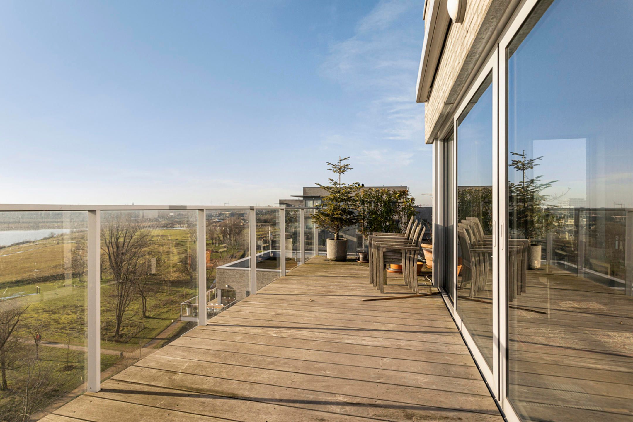 ANTWERPEN LINKEROEVER - APPARTEMENT MET FRONTAAL WATERZICHT foto 4