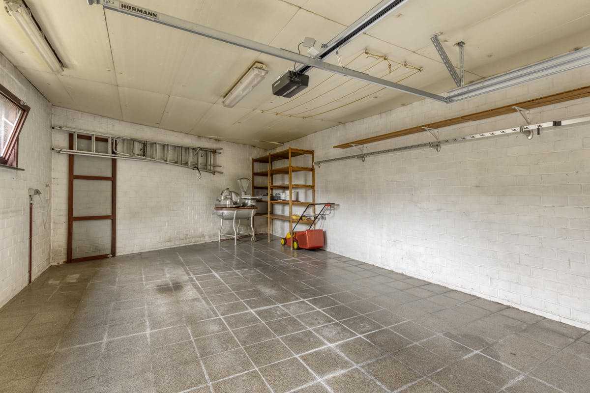 Huis met 4 slaapkamers, tuin en ruime garage in Maldegem foto 17