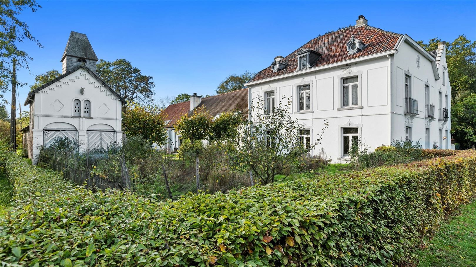 TE KOOP: historische hoeve met 844m² woonoppervlakte op 6ha te Bocholt! foto 2