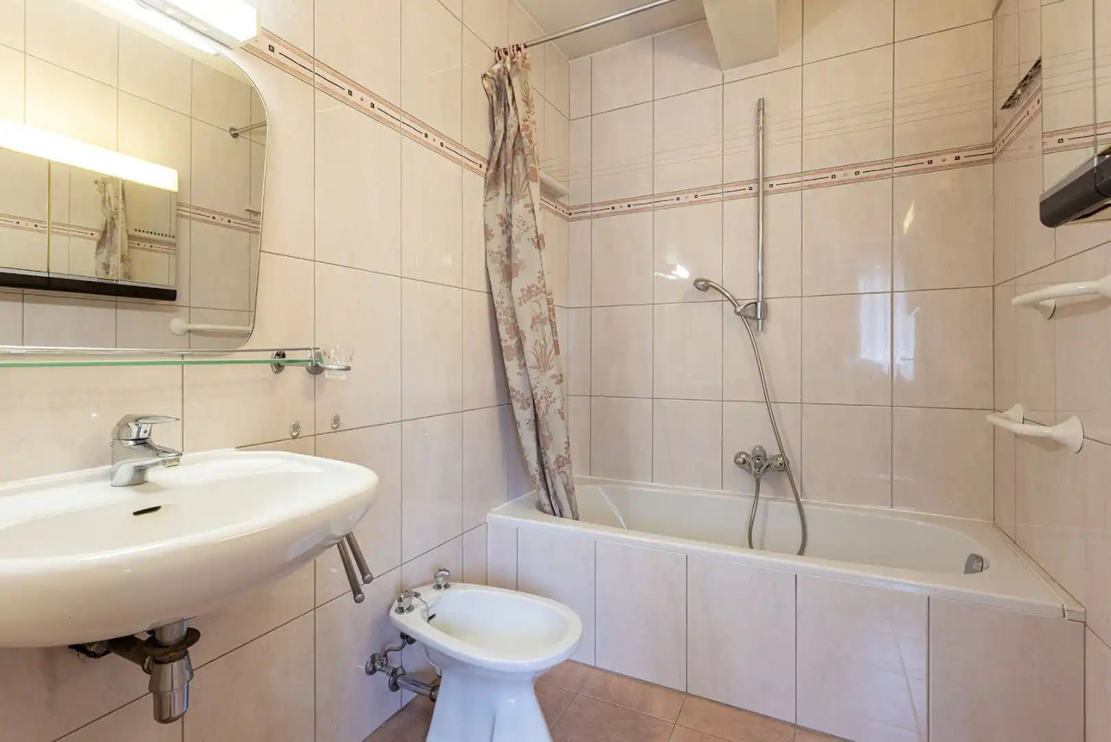 Gelijkvloers appartement (142m²) met 2 slpk & mogelijkheid tot aankoop garage of staanplaats! foto 5