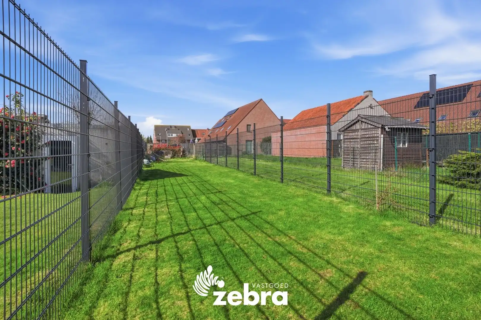 Gerenoveerde rijwoning met uitweg te Roeselare! foto 12