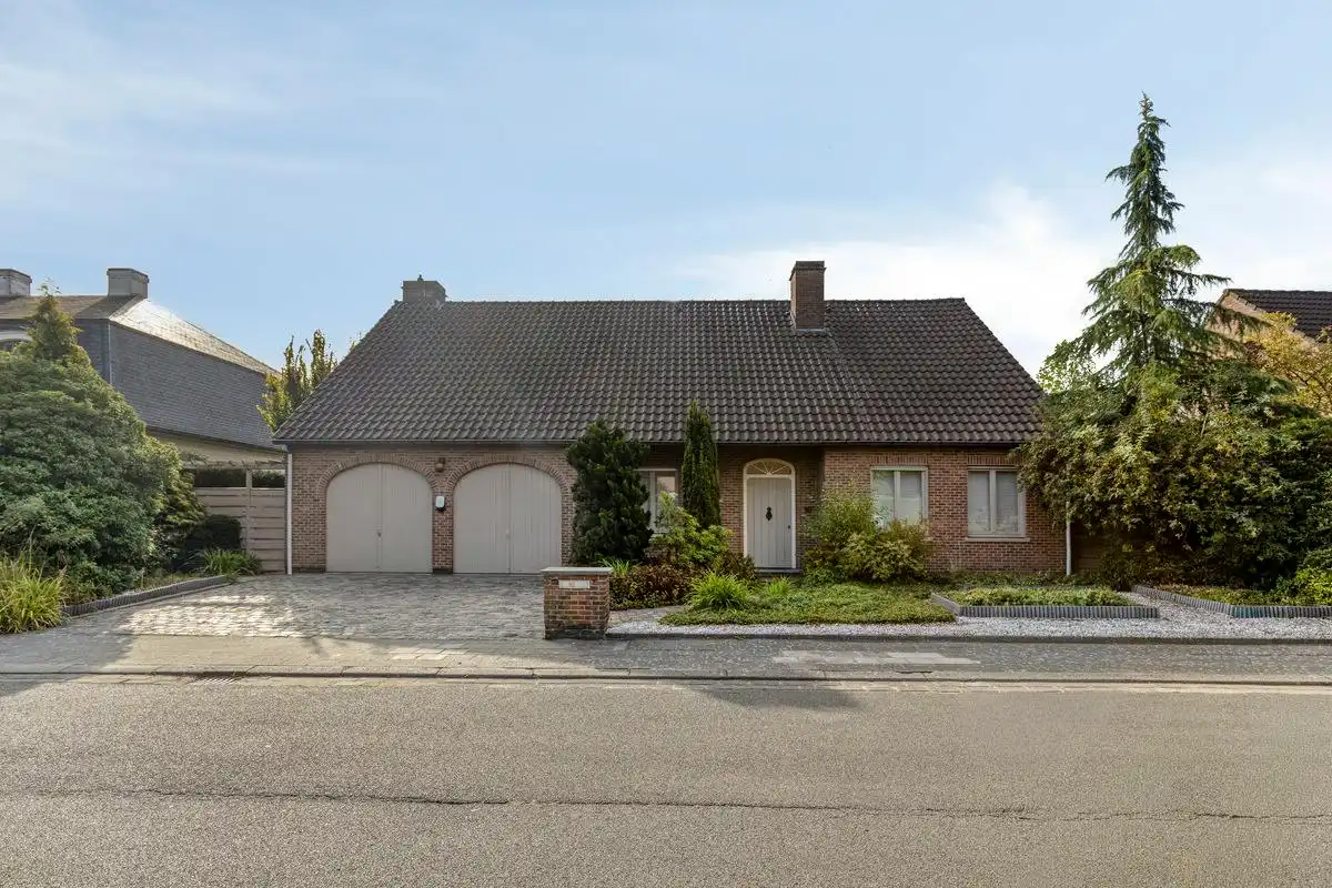Instapklare villa te koop op een rustige ligging in Harelbeke! foto 2