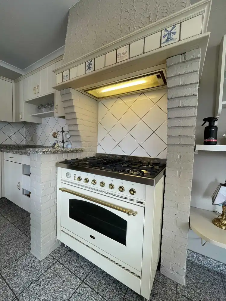 Charmante woning met grote tuin foto 8