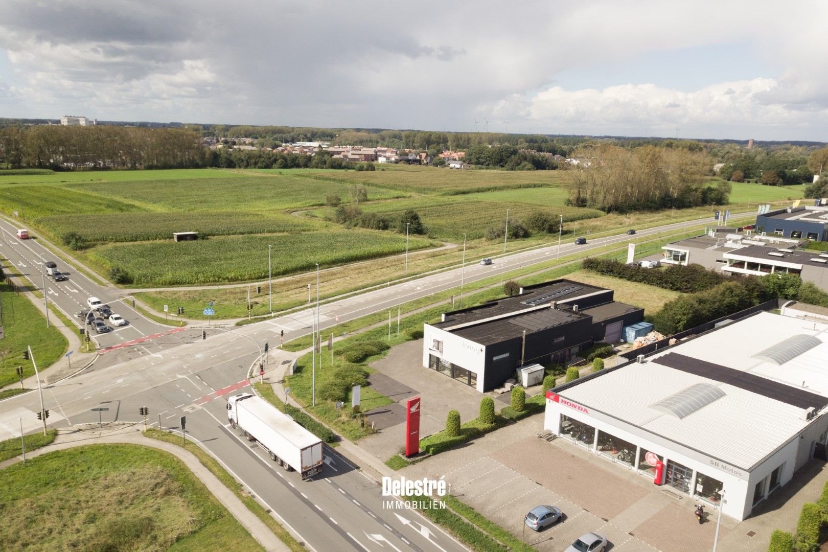 UITZONDERLIJK COMMERCIEEL GEBOUW MET PARKING N41 foto 7