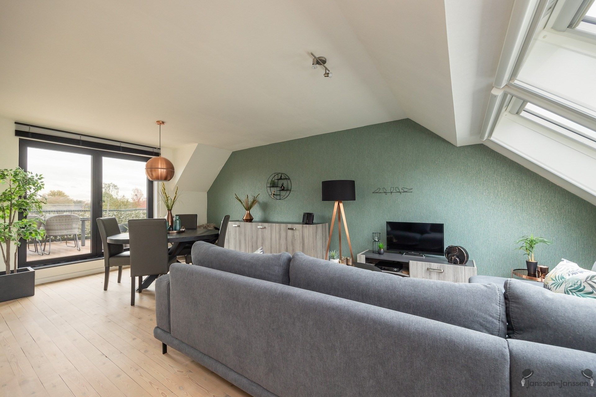 Modern, stijlvol dakappartement met riant terras en panoramisch uitzicht foto 4