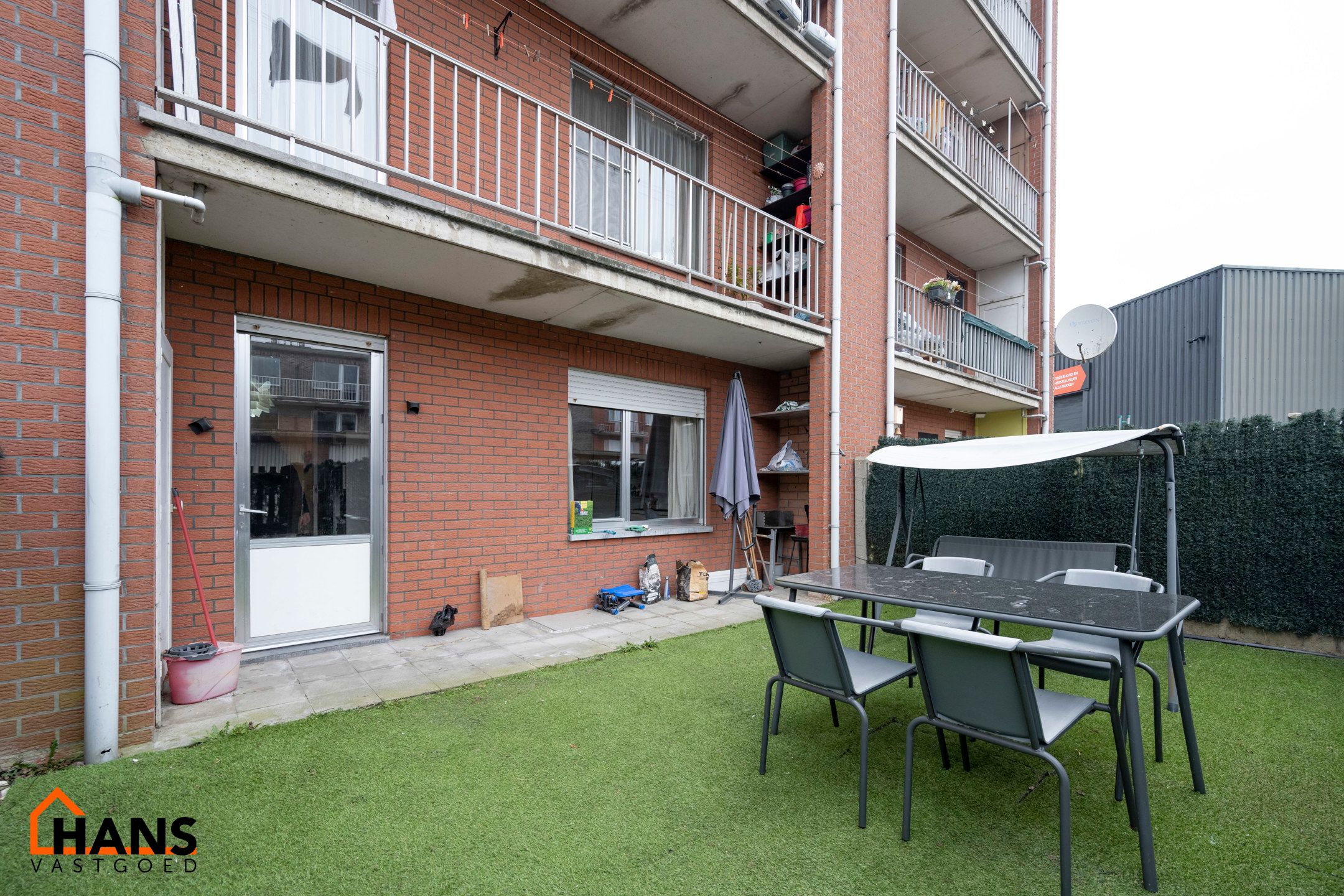 Gelijkvloersappartement met tuin en garagebox. foto 12