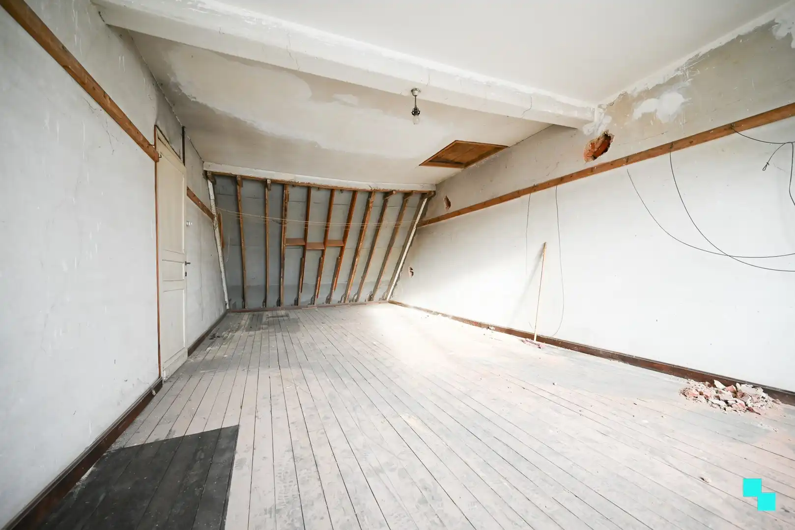 Zeer ruime & authentieke woning in Izegem foto 27