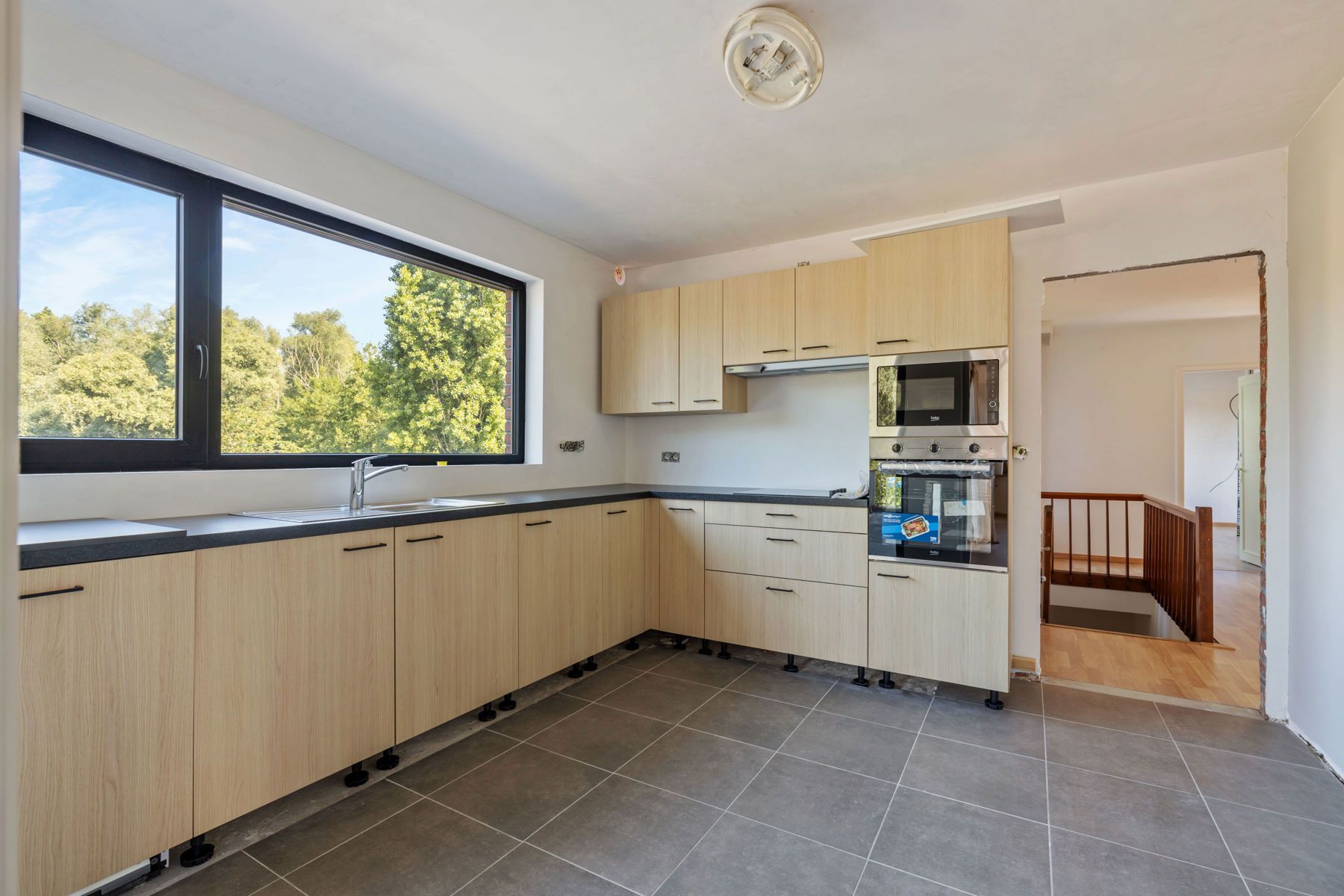 Zeer ruim appartement met 4 kamers foto 6