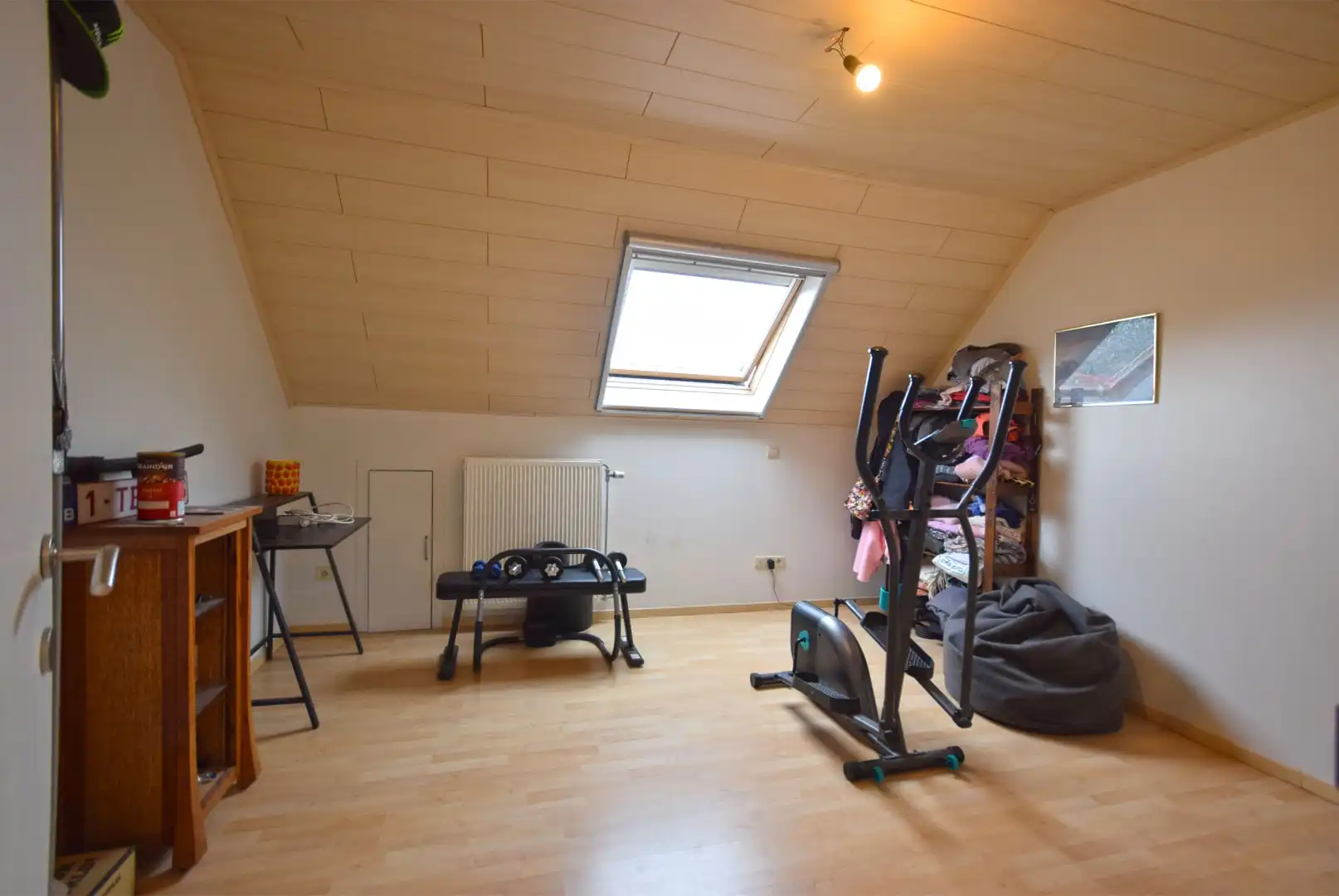 RUSTIG GELEGEN GEZINSWONING MET 3 SLAAPKAMERS, GARAGE EN ZONNIGE TUIN foto 11