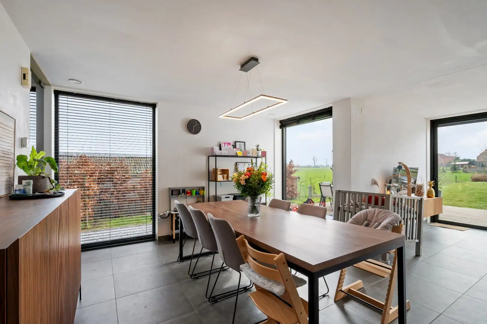 Recente en energiezuinige woning met 3 slaapkamers, ruime garage en tuin. foto 5