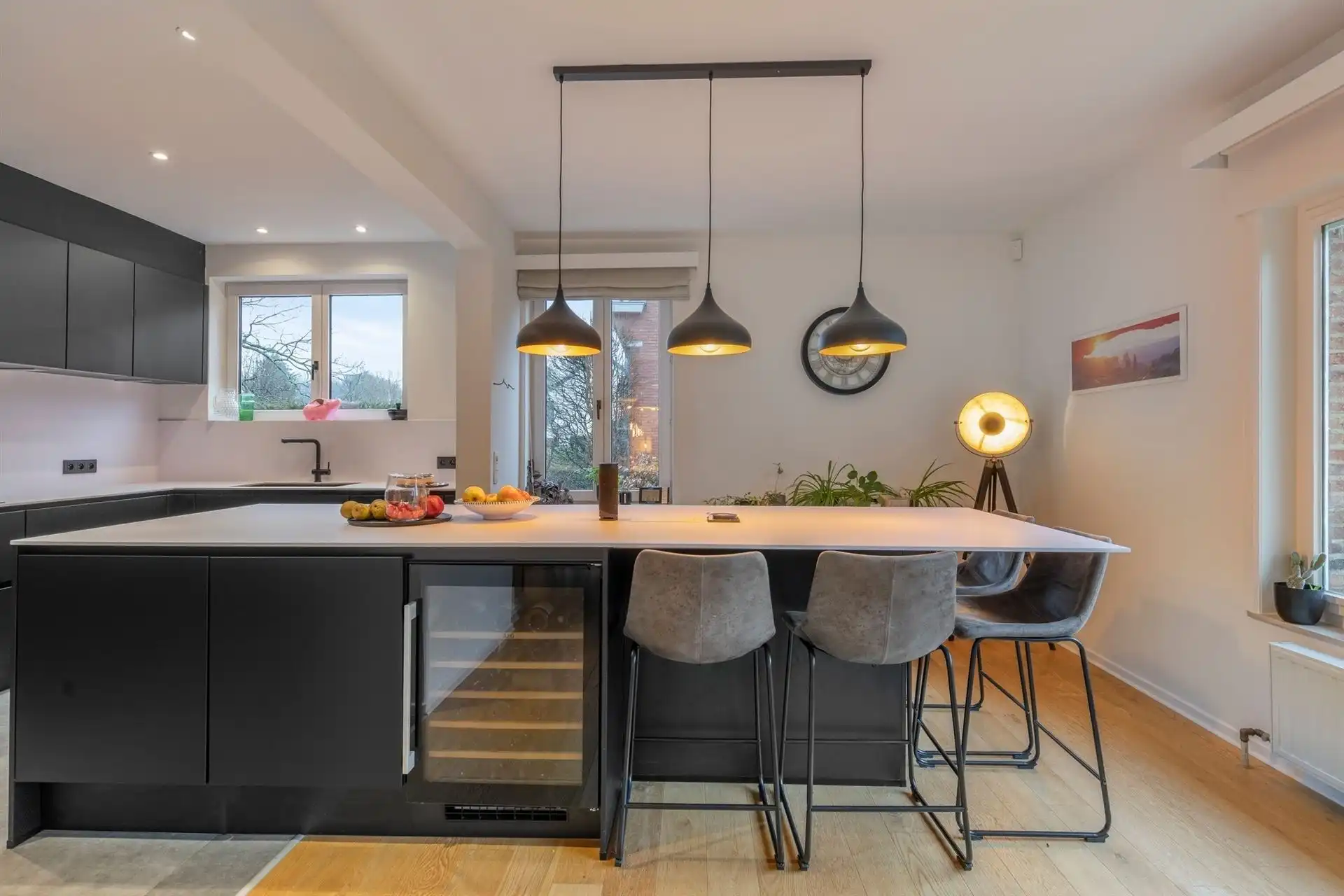 Volledig gerenoveerde hedendaagse villa ±487 m² in de Marnix wijk foto 19