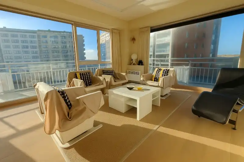 Hoekstudio met riant terras en zicht op zee! foto 2