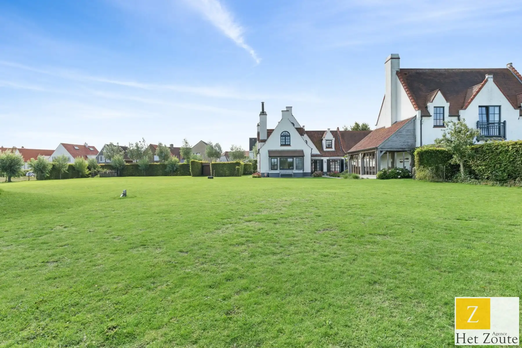 Prachtige villa gelegen op een ruim perceel van 2.648 m² foto 4