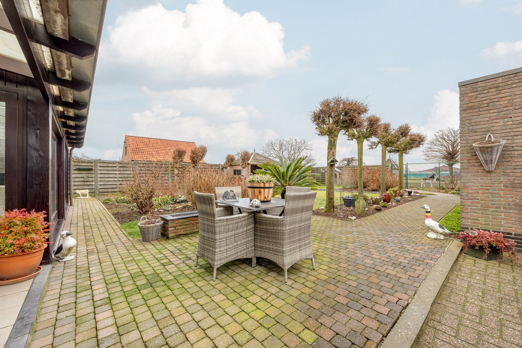 Gedeeltelijk gerenoveerde laagbouwwoning op perceel van ca. 1.516m². foto 16